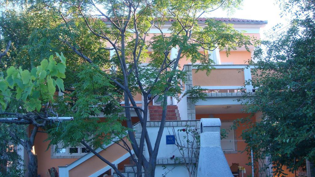 Apartments Valentino Supetarska Draga Exterior photo